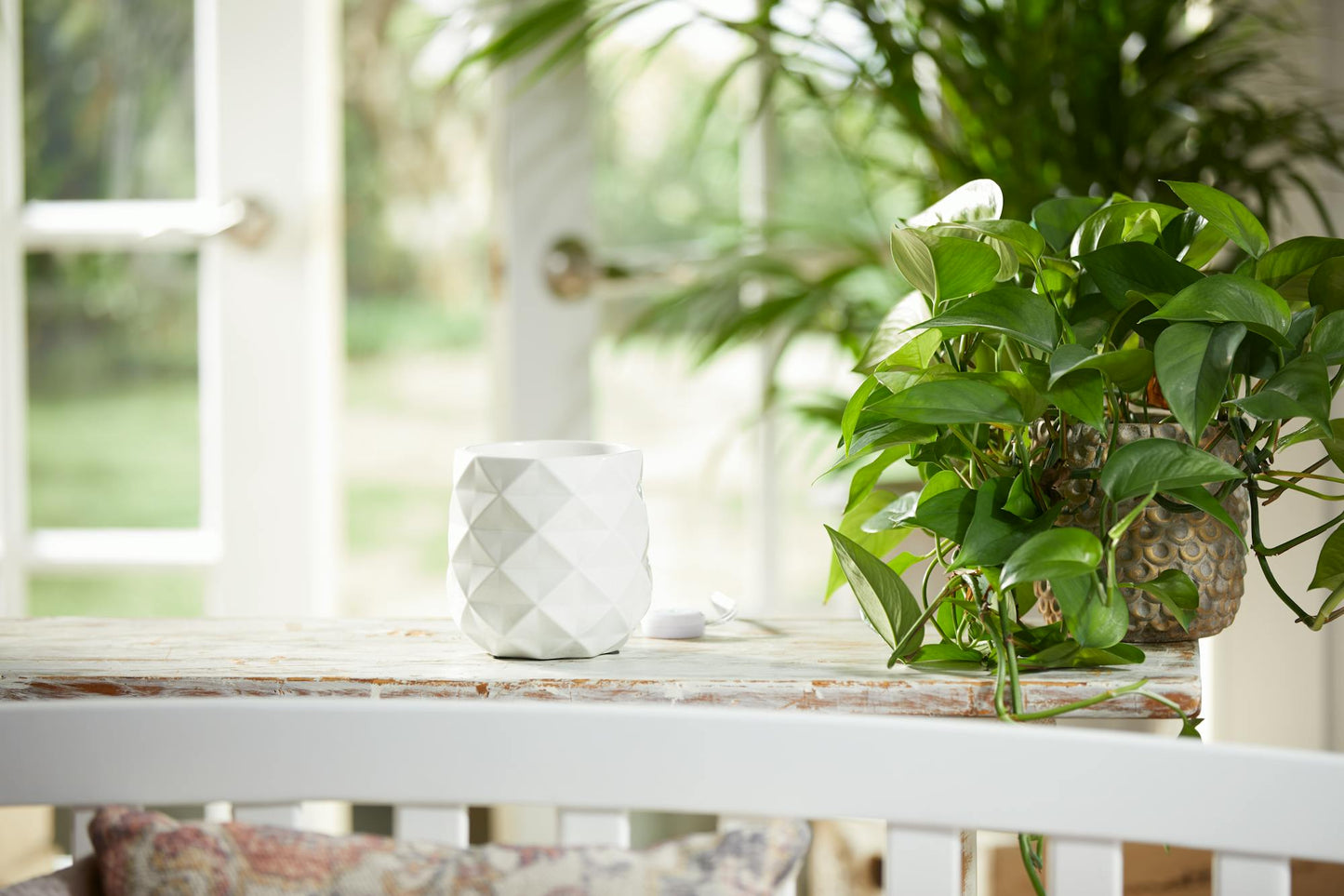 langham collection white with timer scenterpiece wax warmer on table