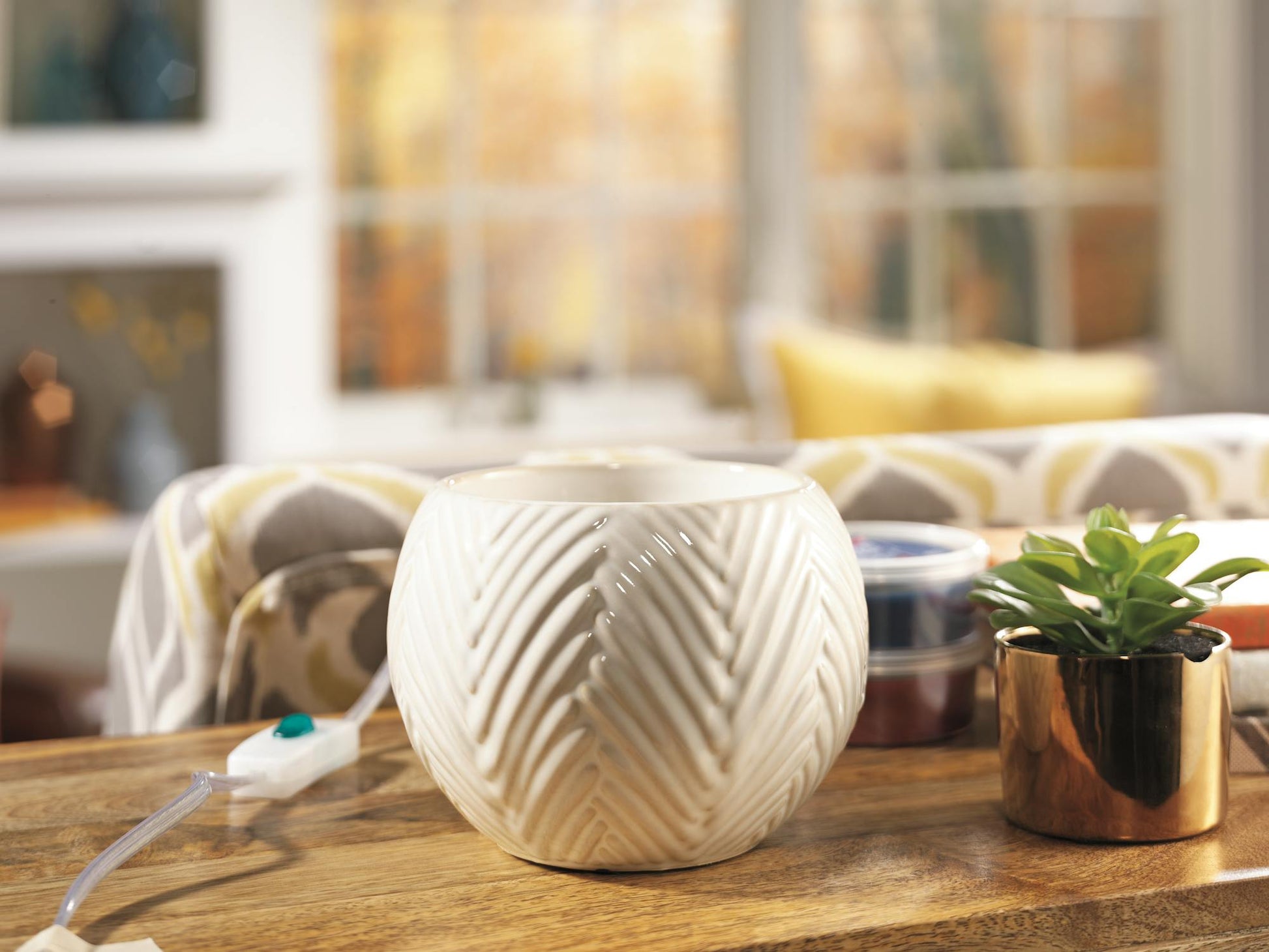 vanilla mia scenterpiece wax warmers on table